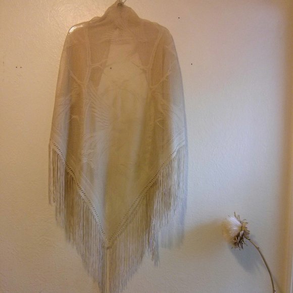Accessories - NWOT Bird & Branch Cutout/Crochet Fringed Shawl/Wrap